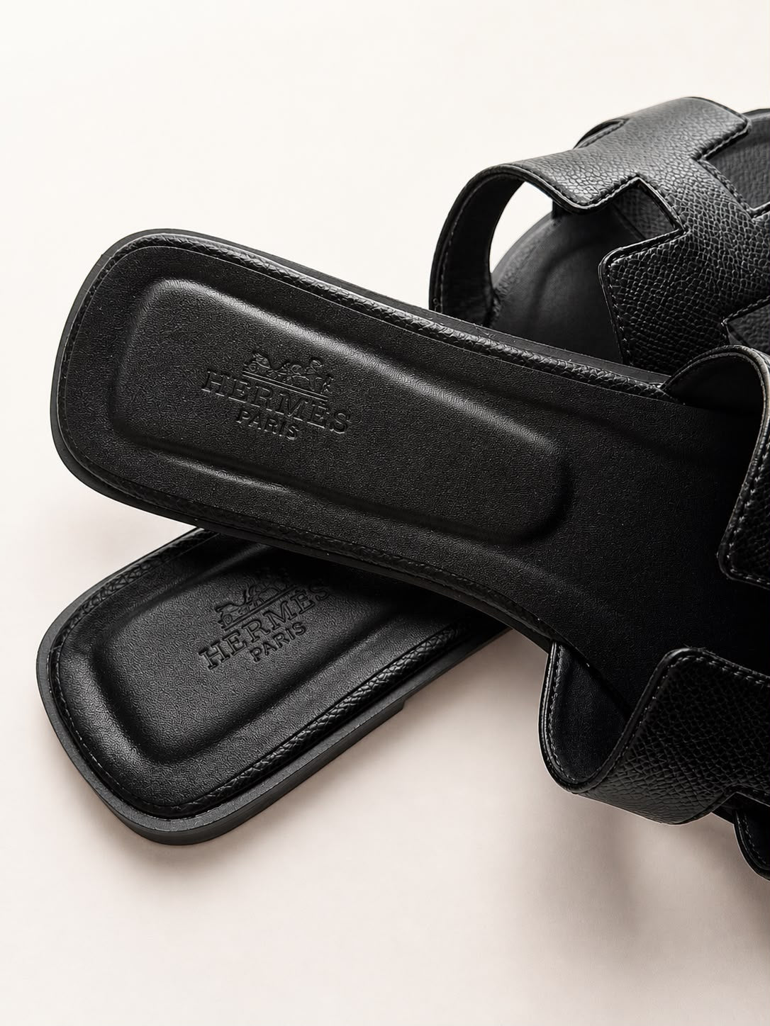 HERMÈS ORAN LEATHER SANDALS
