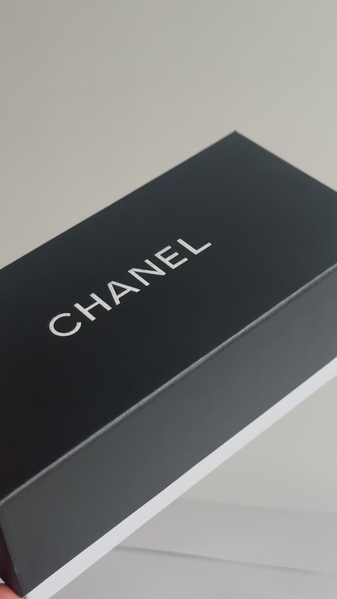CHANEL SIGNATURE OVAL